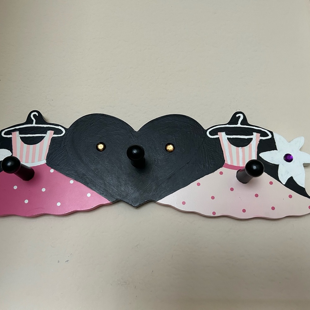 Girl’s Wooden Wall Mounted Clothes Rack